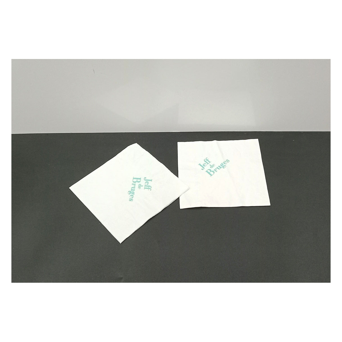 Serviettes personnalisées en papier 15x15 cm avec logo – Livpack