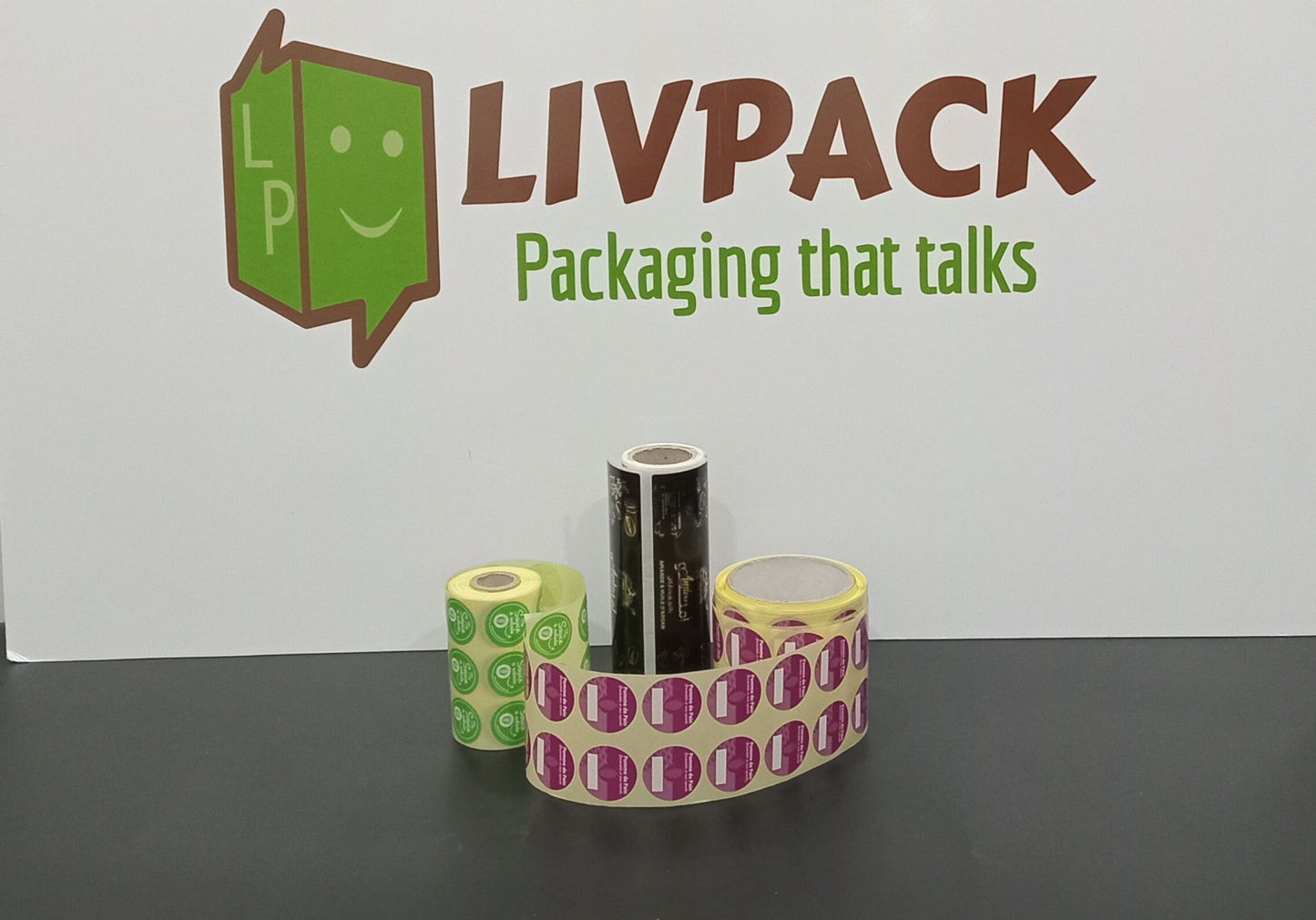 Stickers personnalisés avec logo – Étiquettes adhésives sur mesure Livpack
