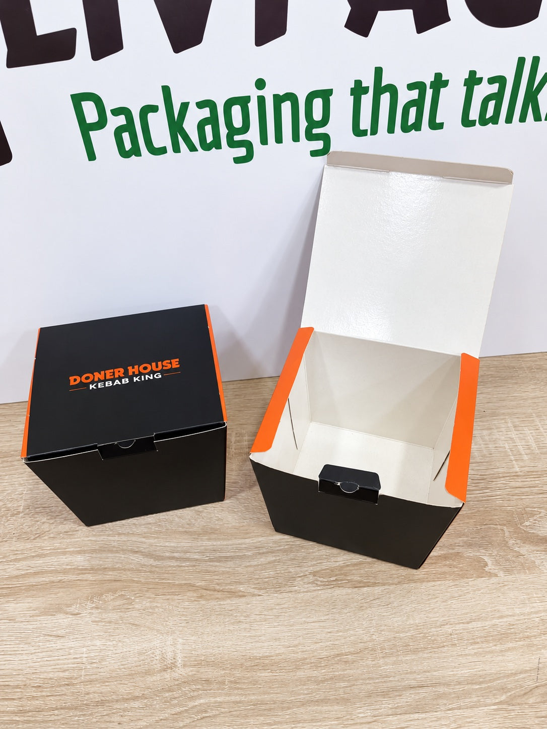 Vue de l’intérieur plastifié de la boîte repas personnalisée 14 × 13 × 12 cm – LIVPACK