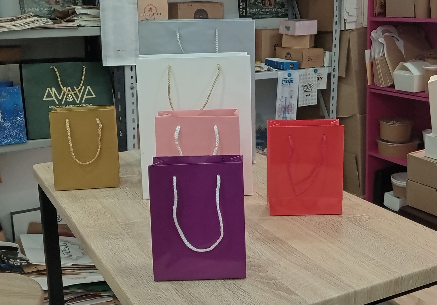 Sacs boutique personnalisables 24,5x32x10 cm – différents coloris