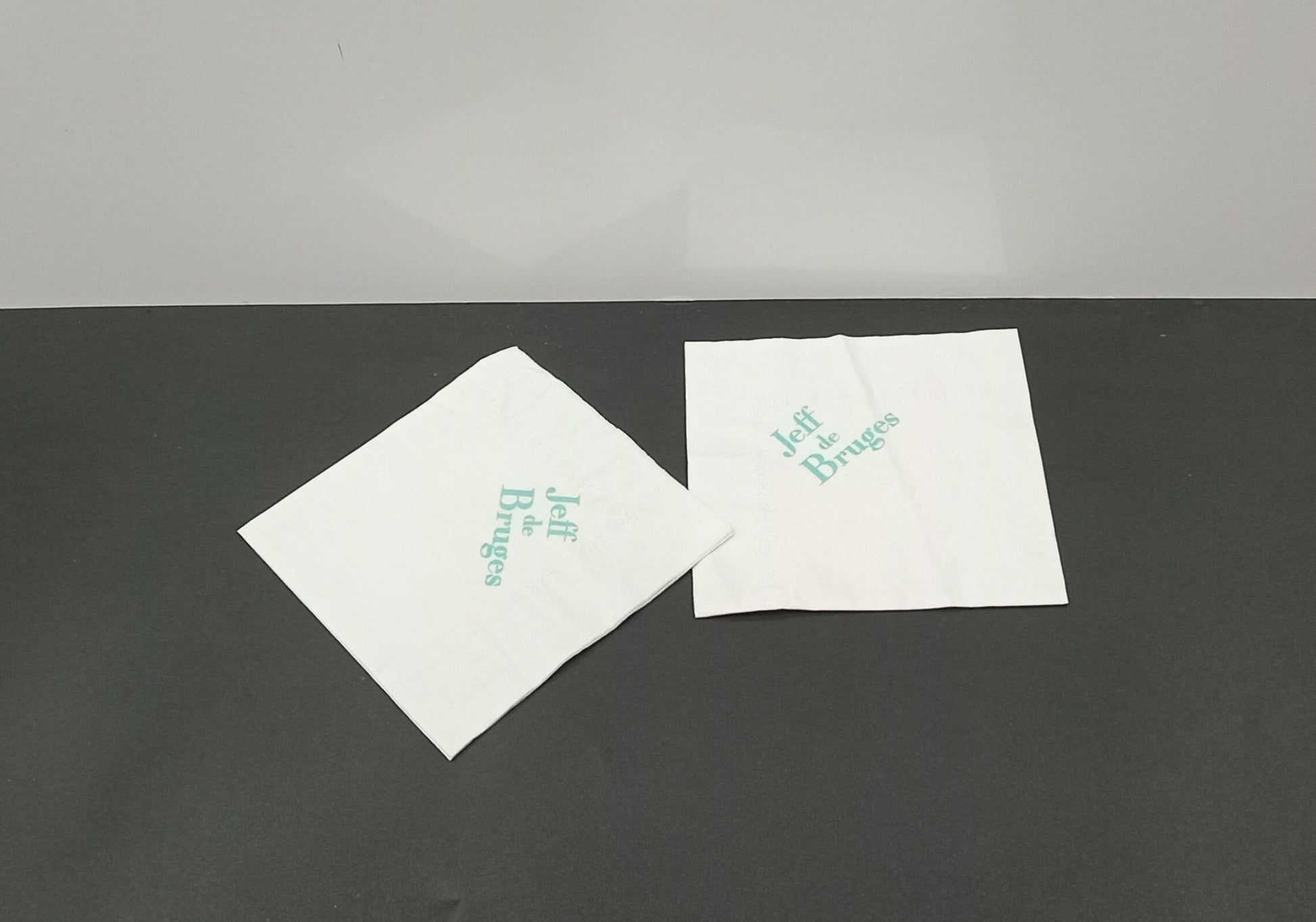 Serviettes personnalisées en papier 15x15 cm avec logo – Livpack