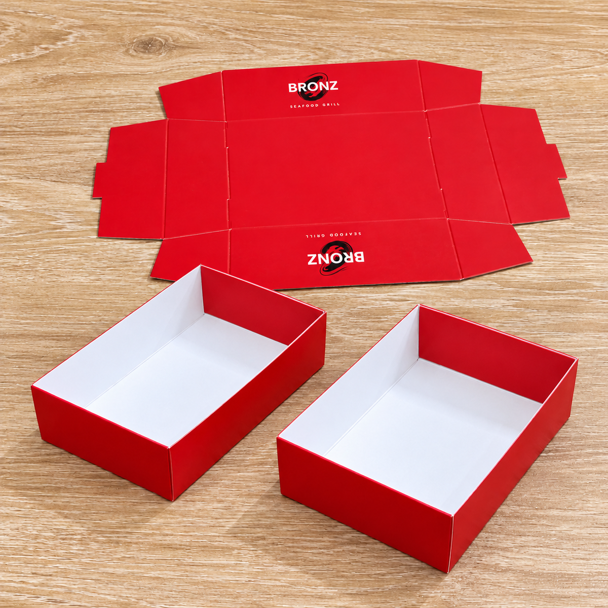 Barquettes cartonnées personnalisées BRONZ rouges avec rebords intérieurs repliés rouges – restauration et dégustation pâtisserie