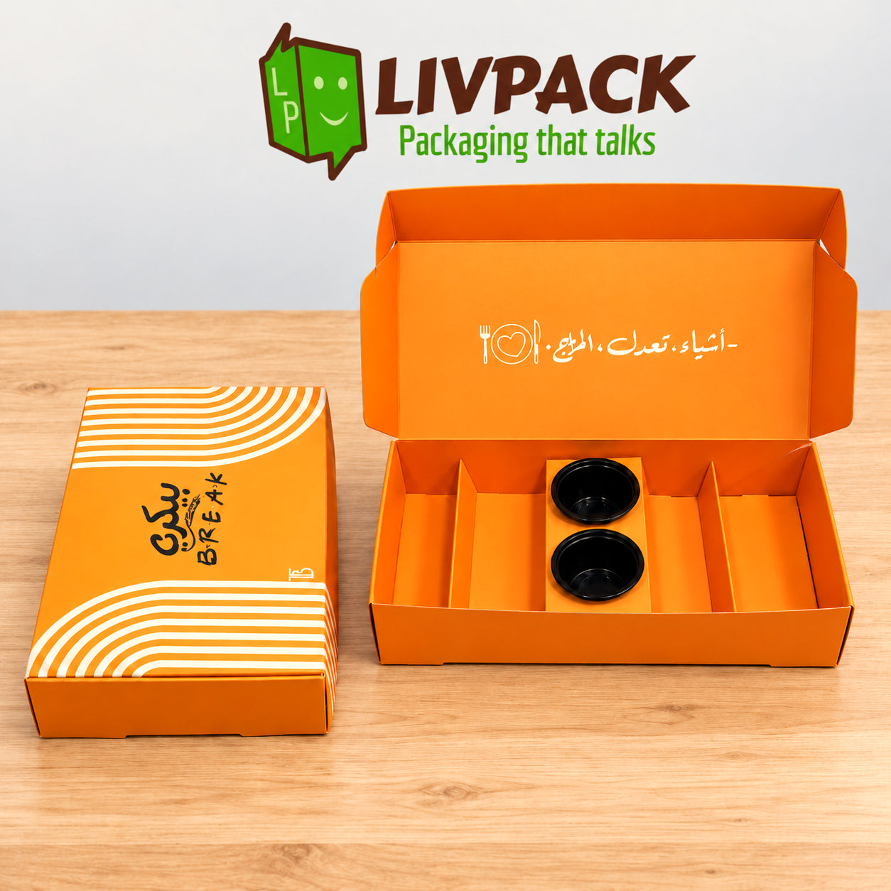 علبة برتقالية مخصصة مقاس 32 × 16 × 6 سم على طاولة خشبية بشعار LIVPACK أخضر وبني