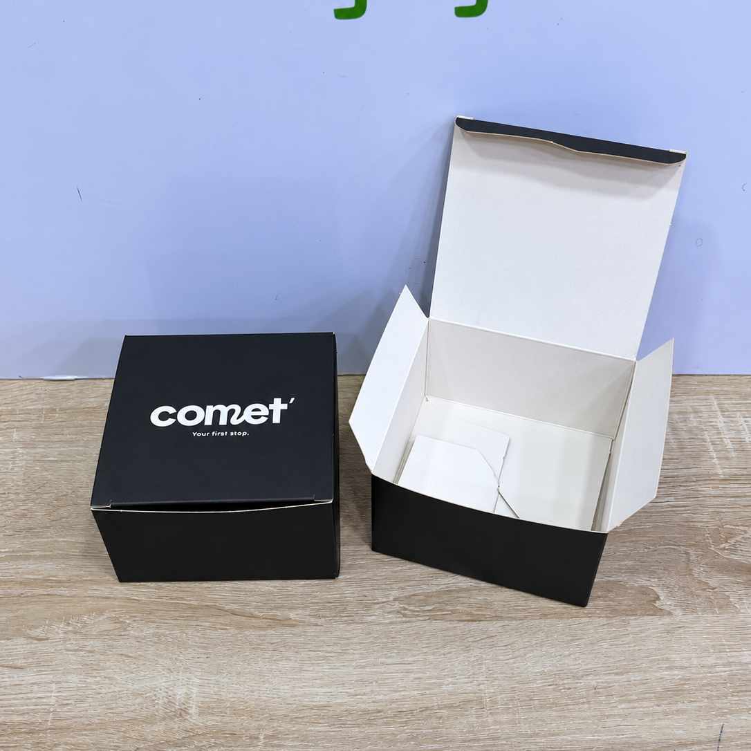 Boîte personnalisée ouverte et fermée 12 × 12 × 7 cm pour sandwich et pâtisserie
