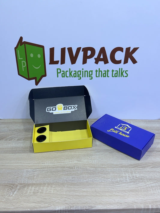 Photo réelle LIVPACK : coffret jaune ouvert avec deux supports sauce latéraux et coffret bleu fermé