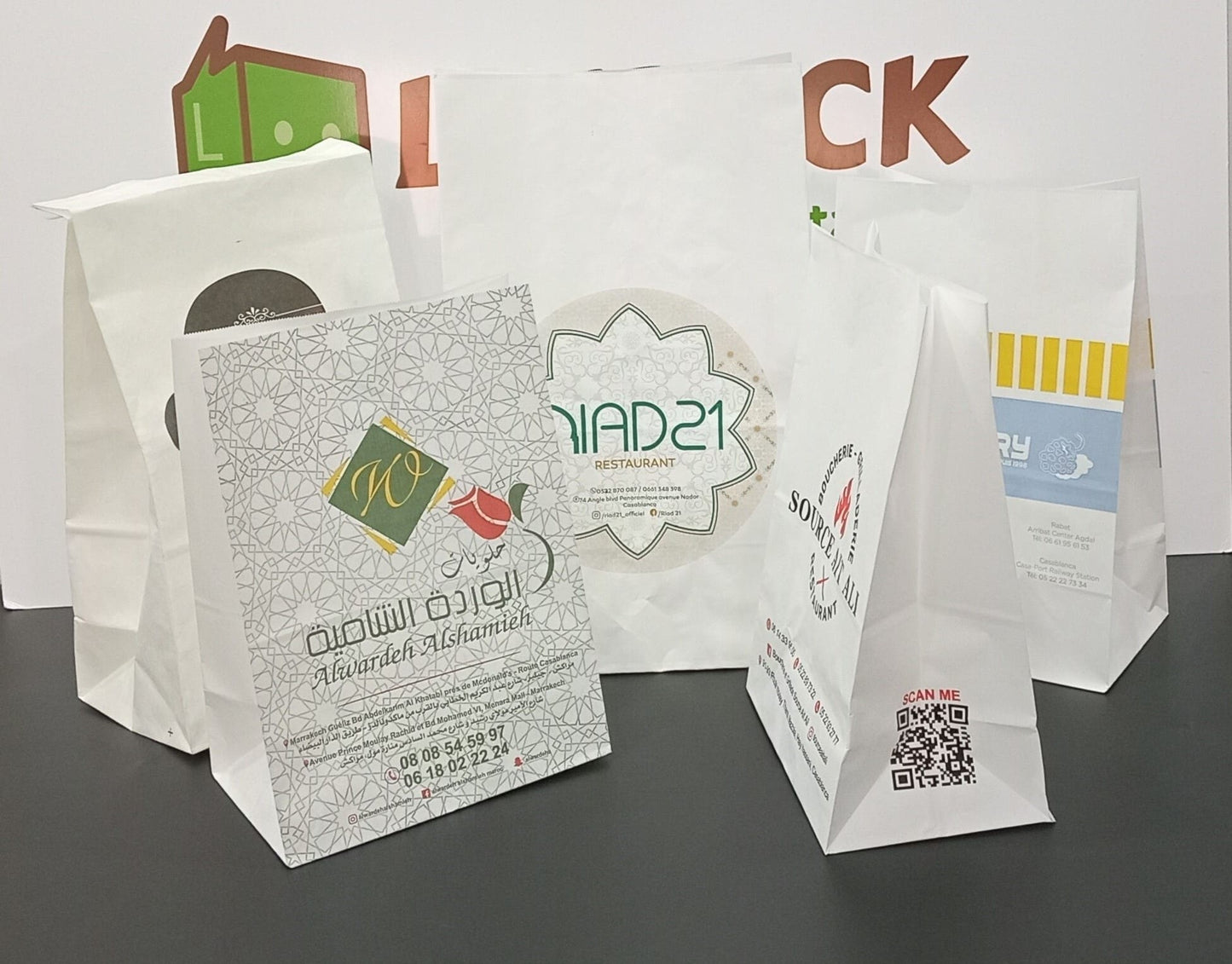 Sachets SOS personnalisés à fond carré en papier kraft blanc – Solution Premium LIVPACK pour restauration à emporter