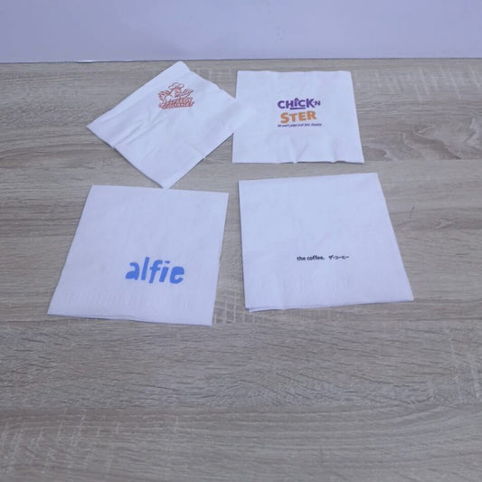 Serviettes personnalisées — photo réelle légèrement éclaircie, logos conservés